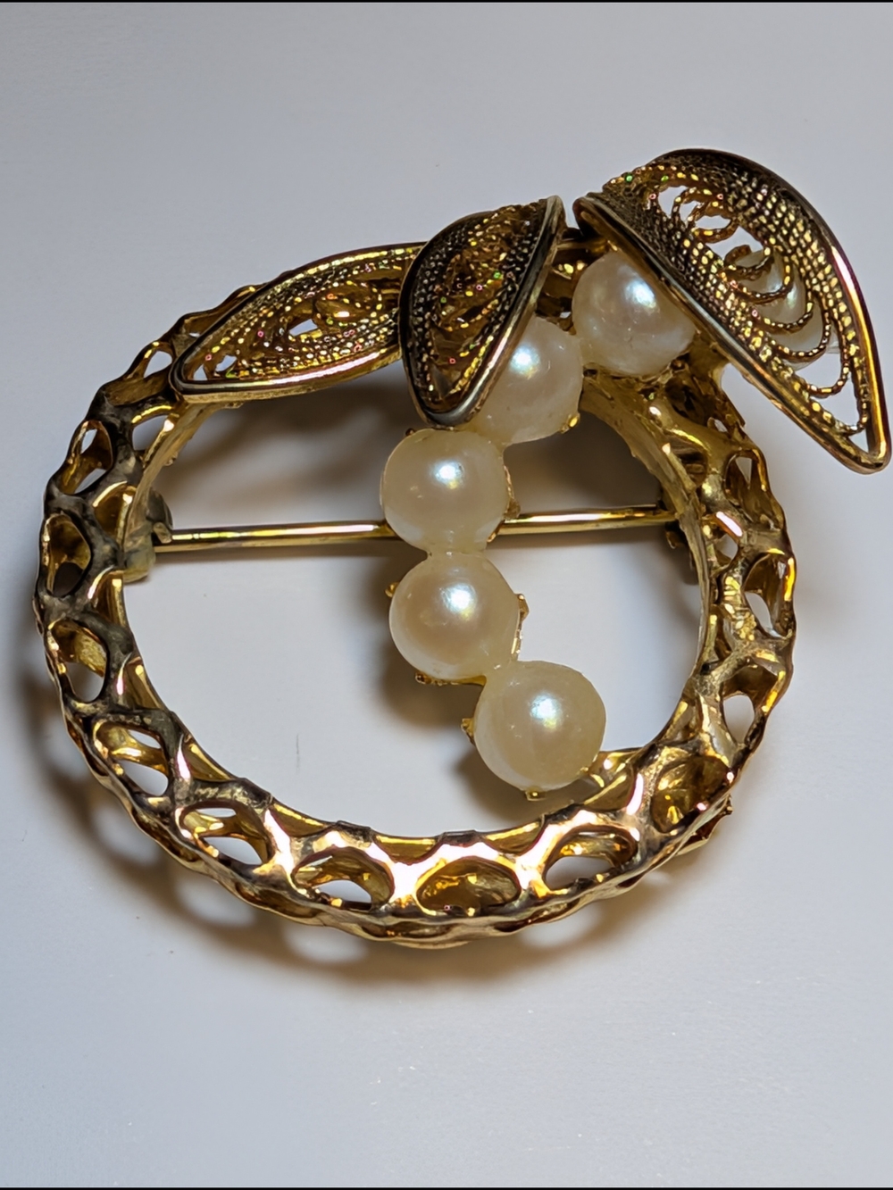 Hobé Signed Gold-Tone Faux Pearl Circle Brooch - Women Jewelry